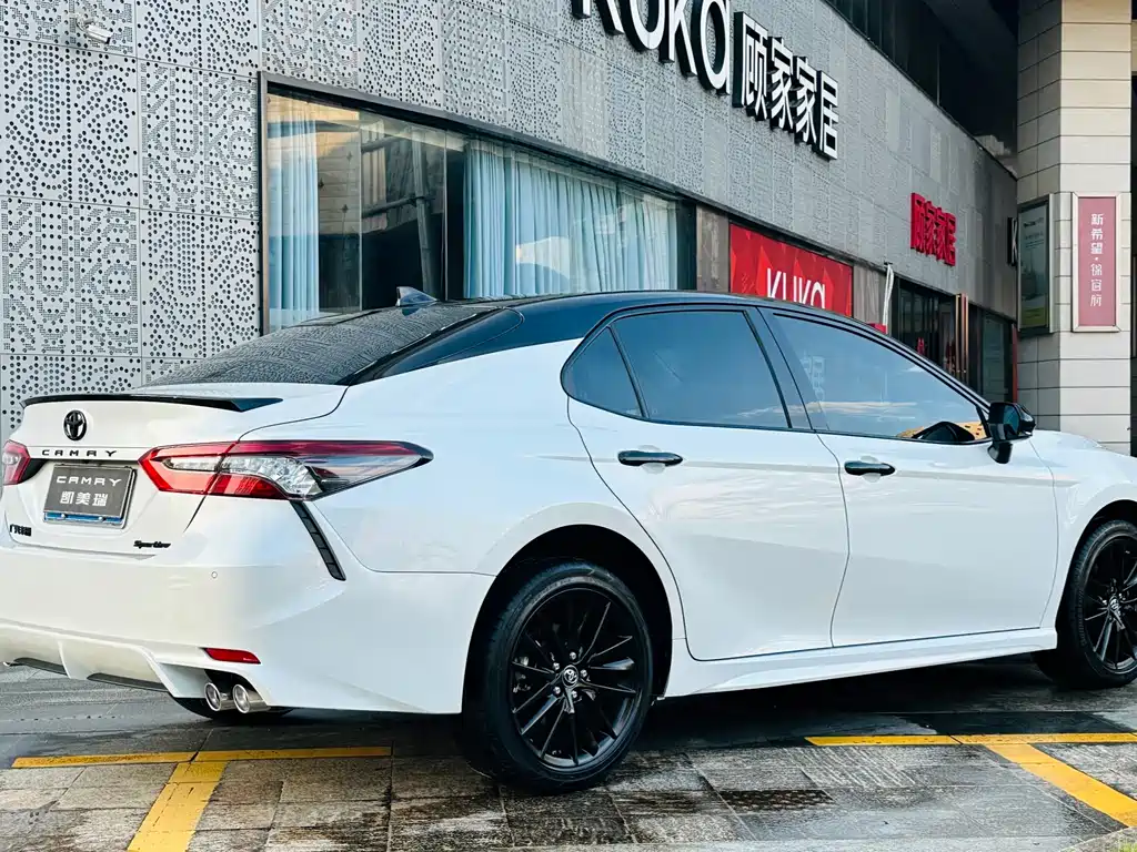 Toyota Camry 2023 — фото 6