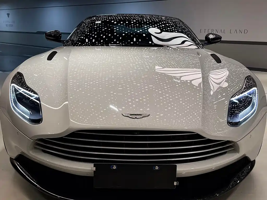 Aston Martin DB11 2023 — фото 2
