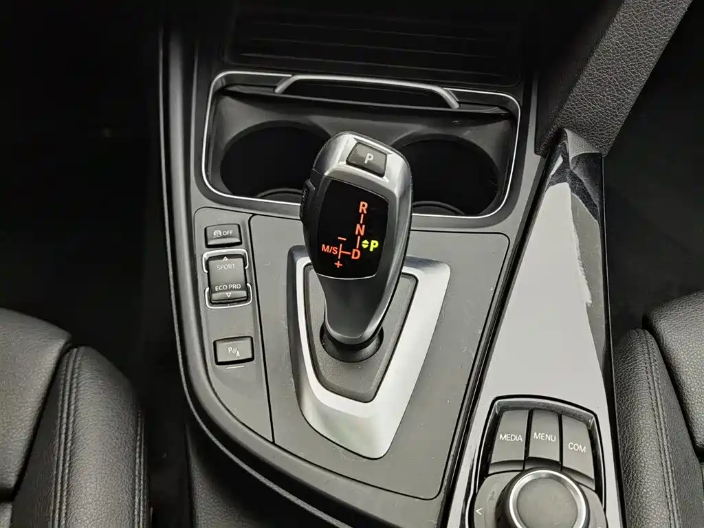 BMW 3 Series GT 2018 — фото 13