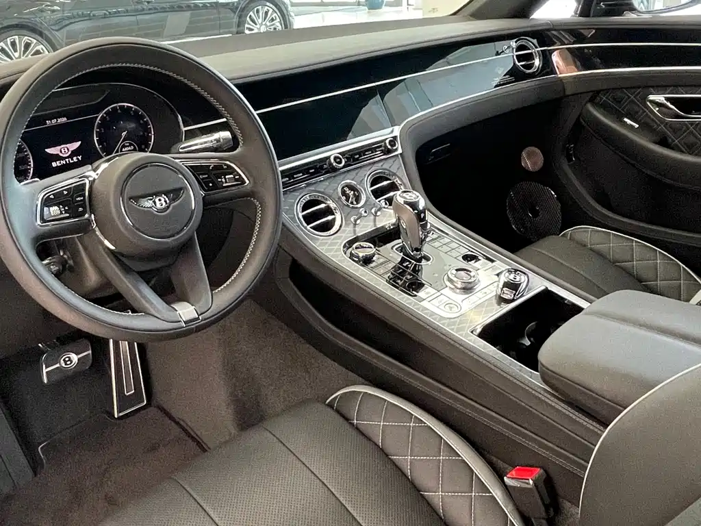 Bentley Continental 2023 — фото 15