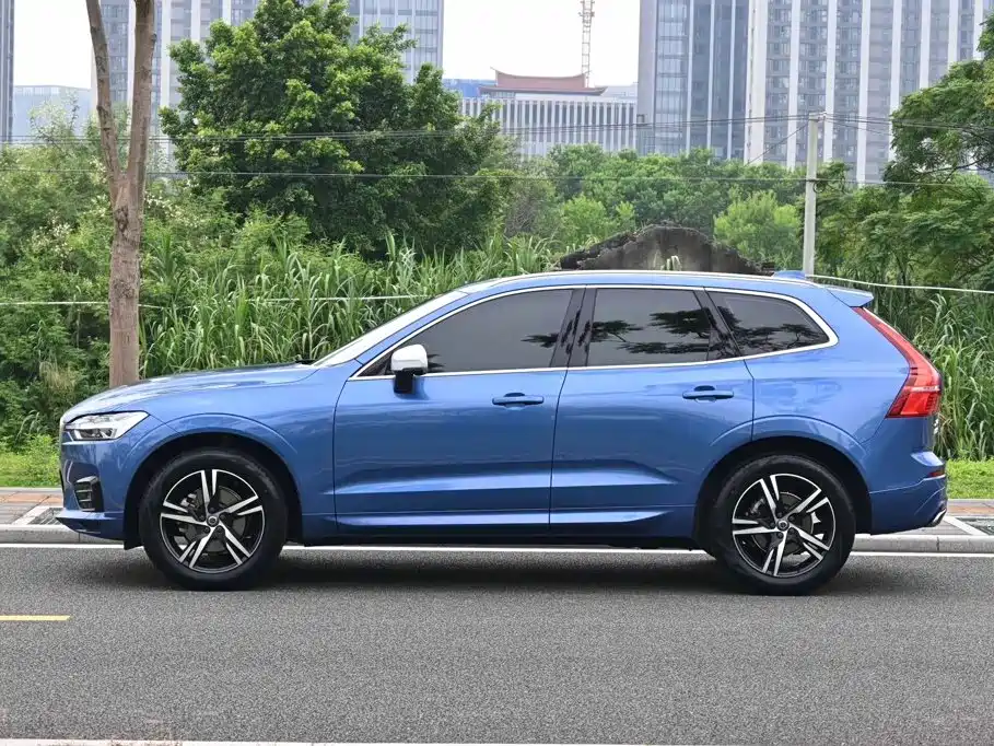 Volvo XC60 2019 — фото 3