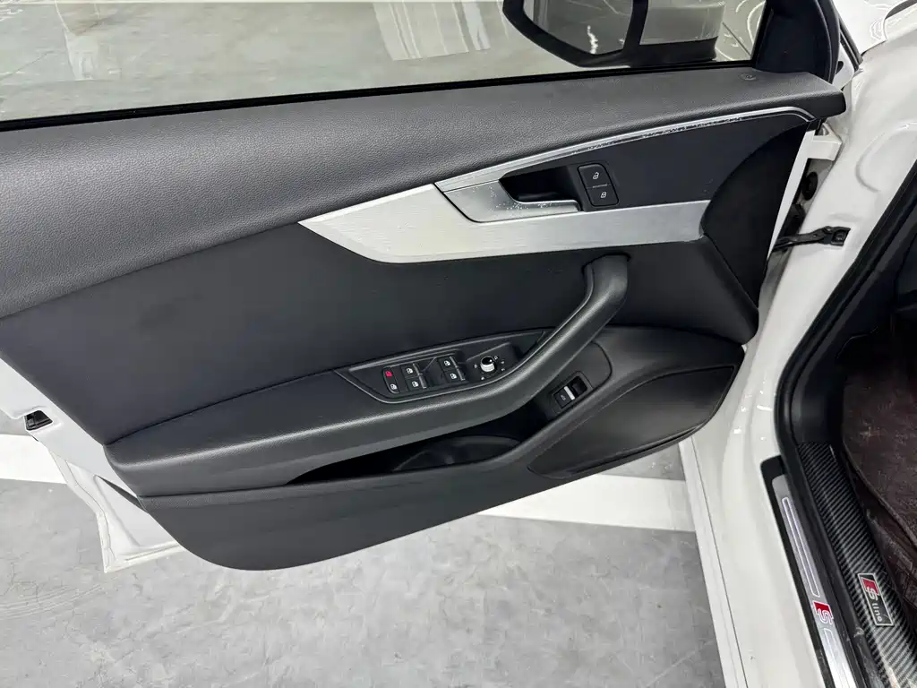 Audi A4L 2020