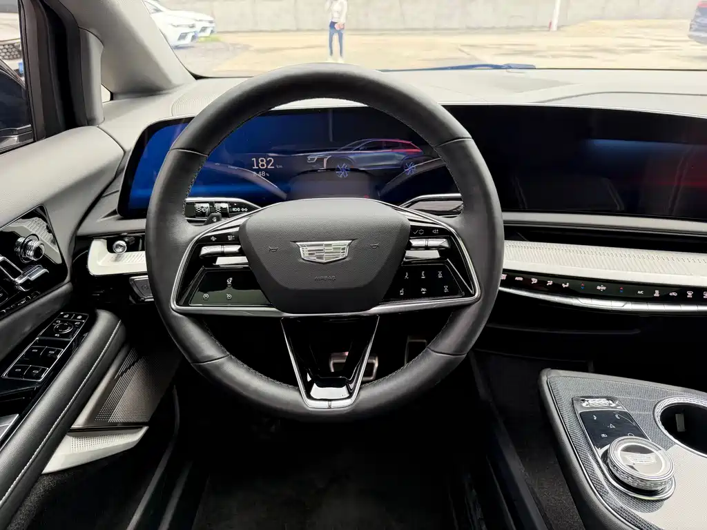 Cadillac IQ Aoge 2024 — фото 12