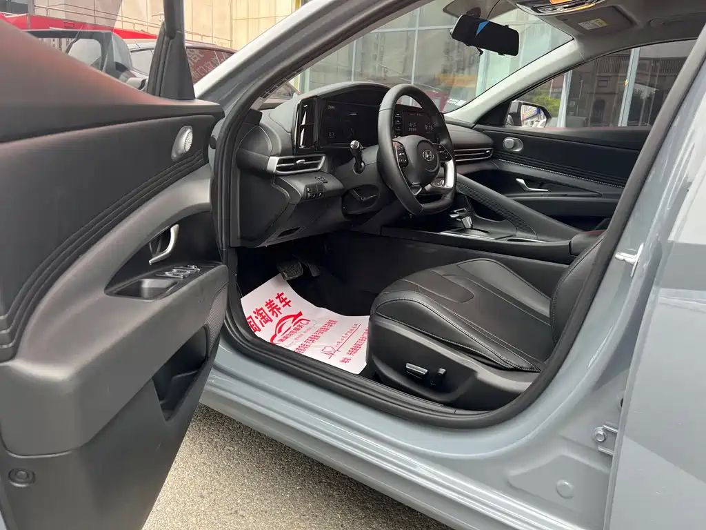 Hyundai Elantra 2022