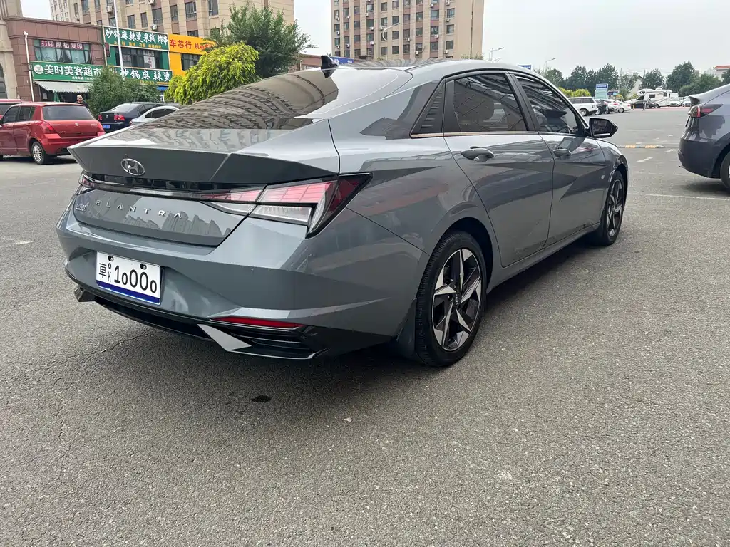 Hyundai Elantra 2022