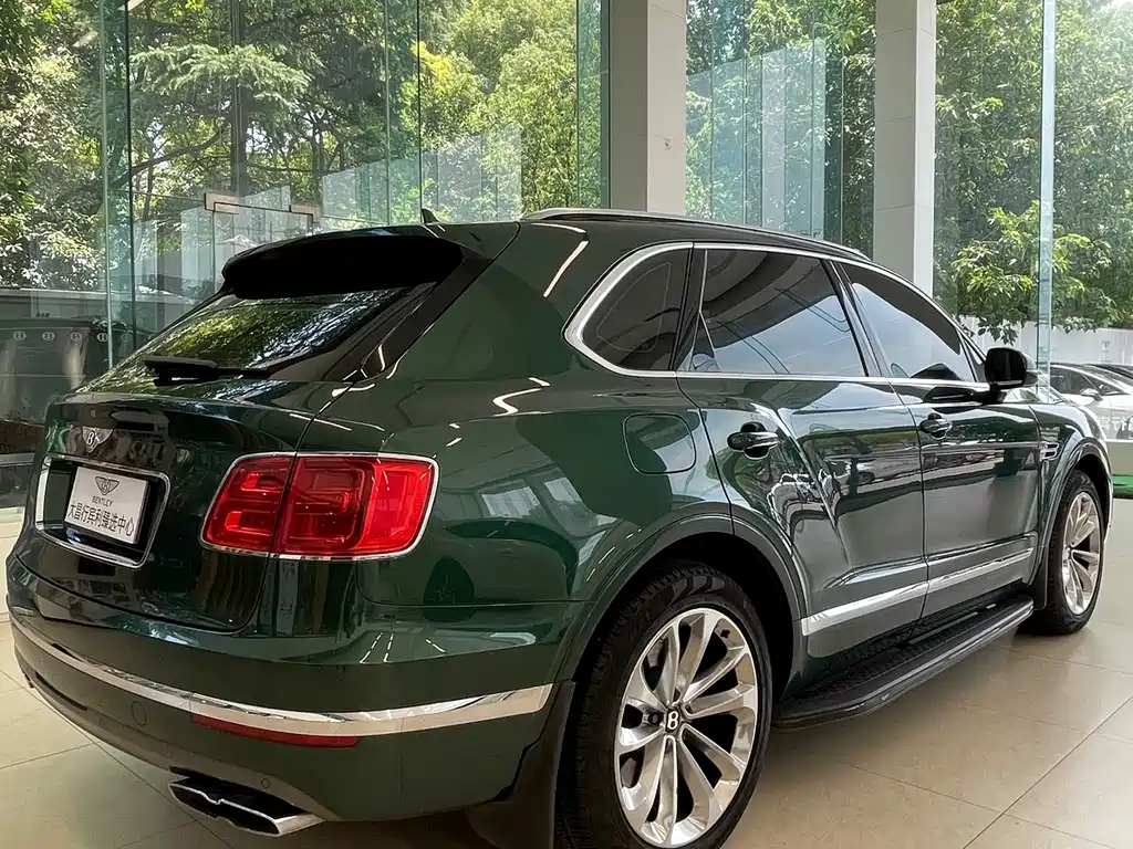 Bentley Bentayga 2020 — фото 10