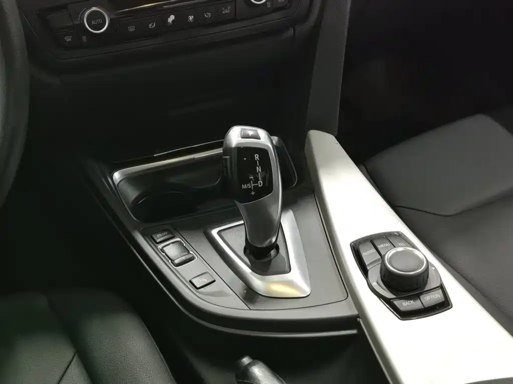 BMW 3 Series 2015 — фото 13