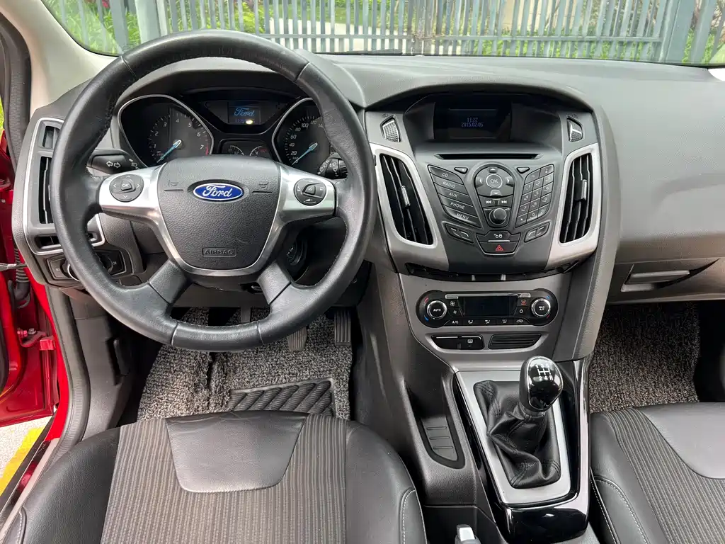 Ford Focus 2014 — фото 11