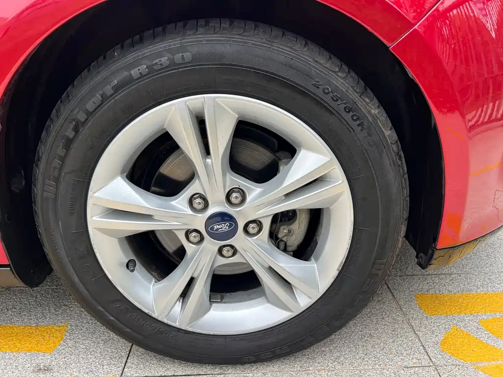 Ford Focus 2014 — фото 14