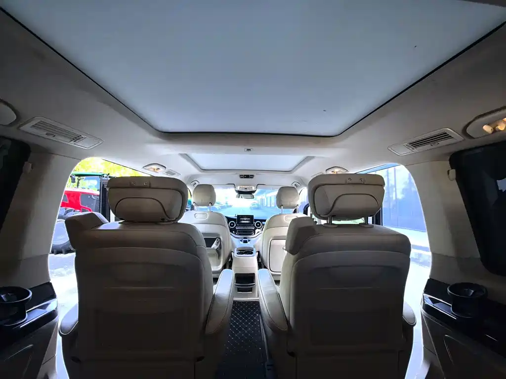 Mercedes-Benz V-Class 2019 — фото 20