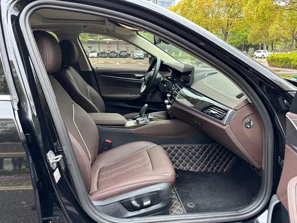 BMW 5 Series 2023 — фото 14