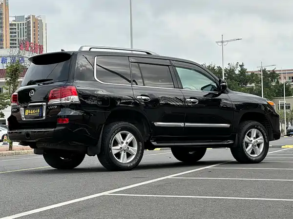 Lexus LX 2013