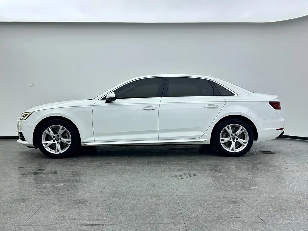 Audi A4L 2018 — фото 10