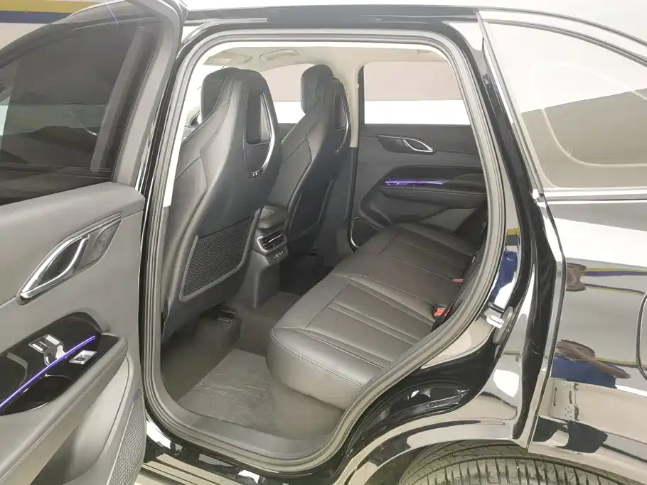 Hongqi HS3 PHEV 2025 — фото 11