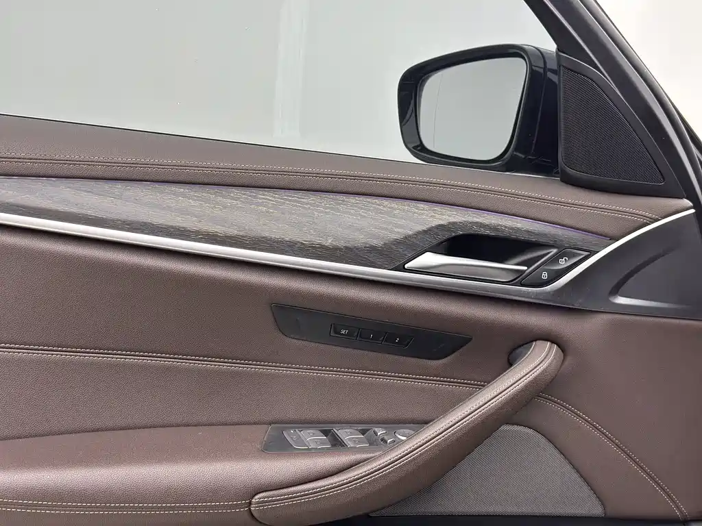 BMW 5 Series New Energy 2021 — фото 11