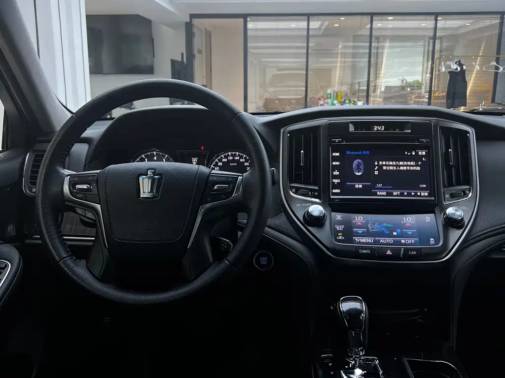 Toyota Crown 2016 — фото 28