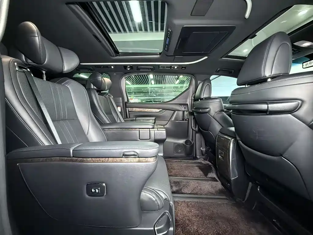 Toyota Alphard 2021 — фото 14