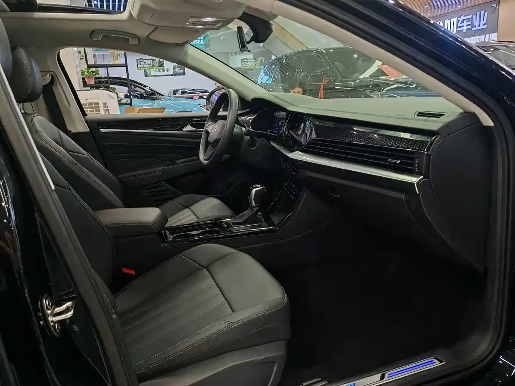Volkswagen Passat PHEV 2023 — фото 11