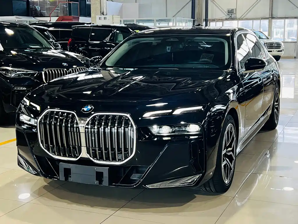 BMW 7 Series 2024 — фото 1