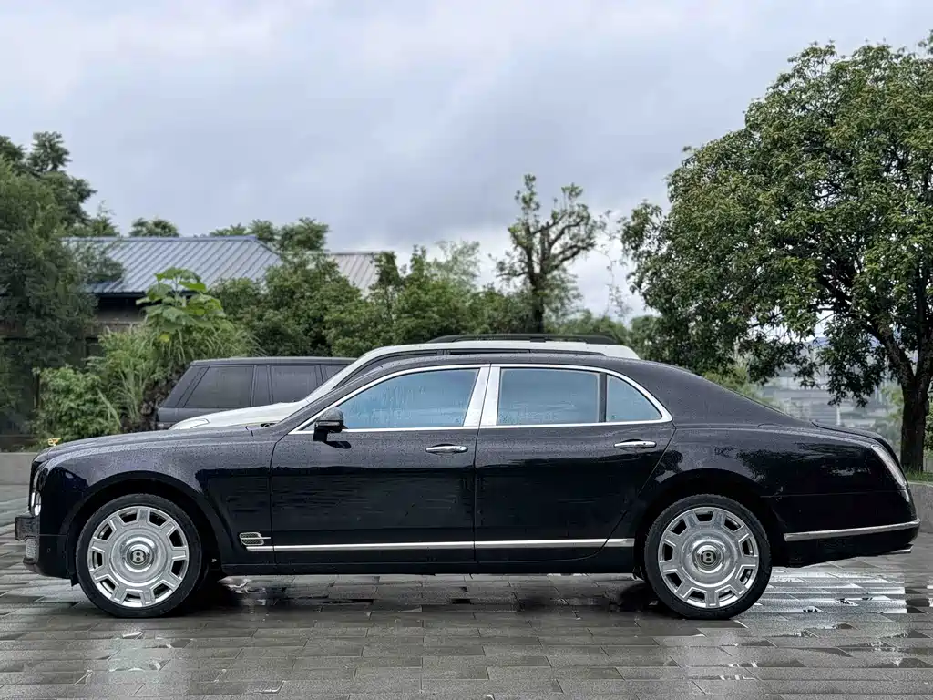 Bentley Mulsanne 2015 — фото 16
