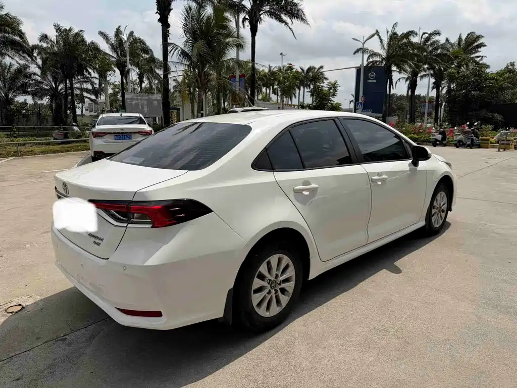 Toyota Corolla 2023 — фото 10