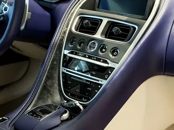 Aston Martin DB11 2019