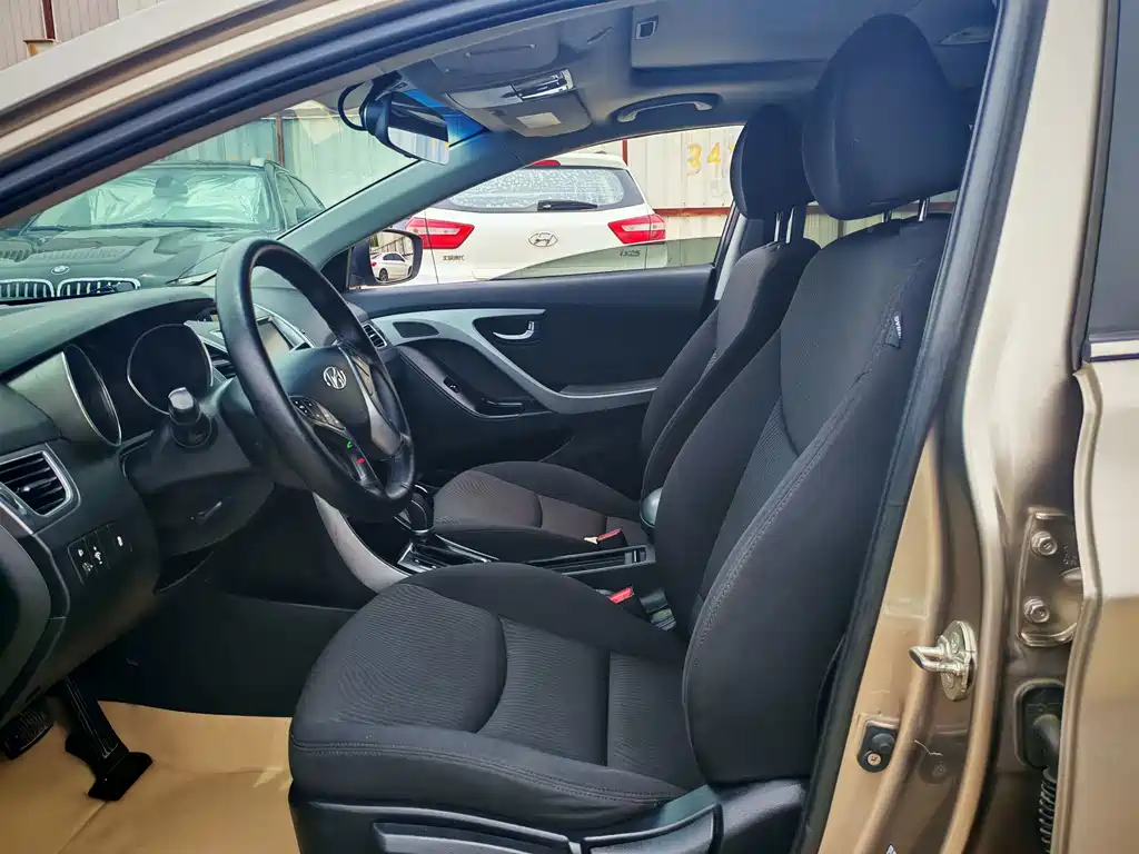 Hyundai Elantra Langdong 2017 — фото 10