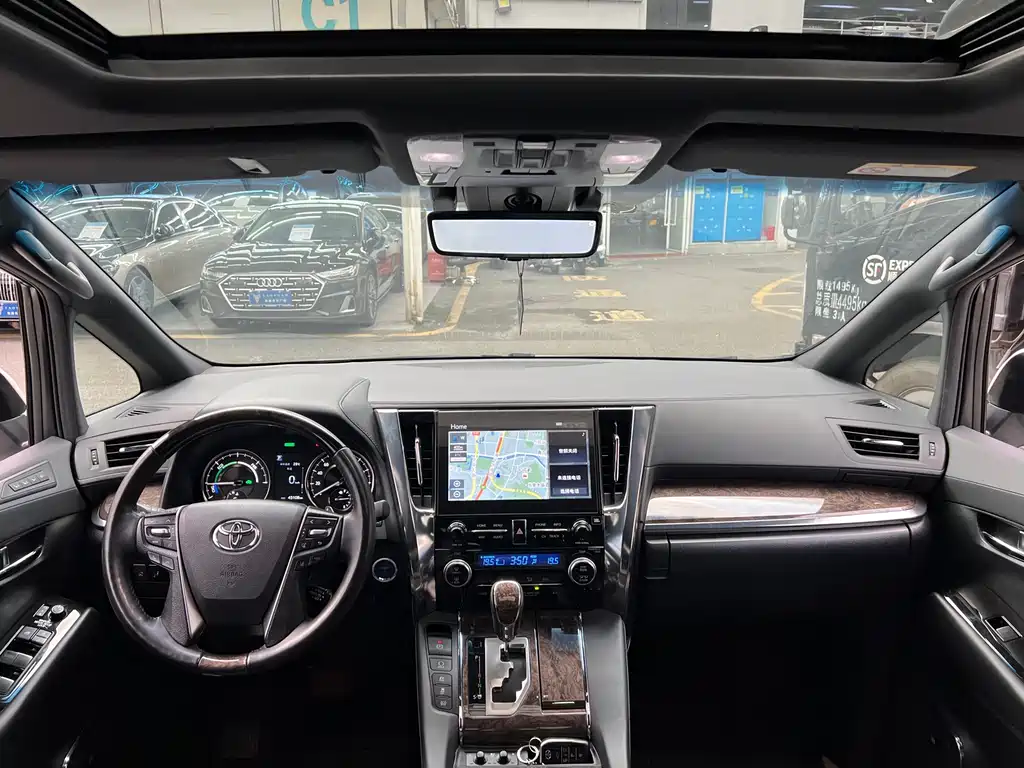 Toyota Alphard 2023 — фото 14