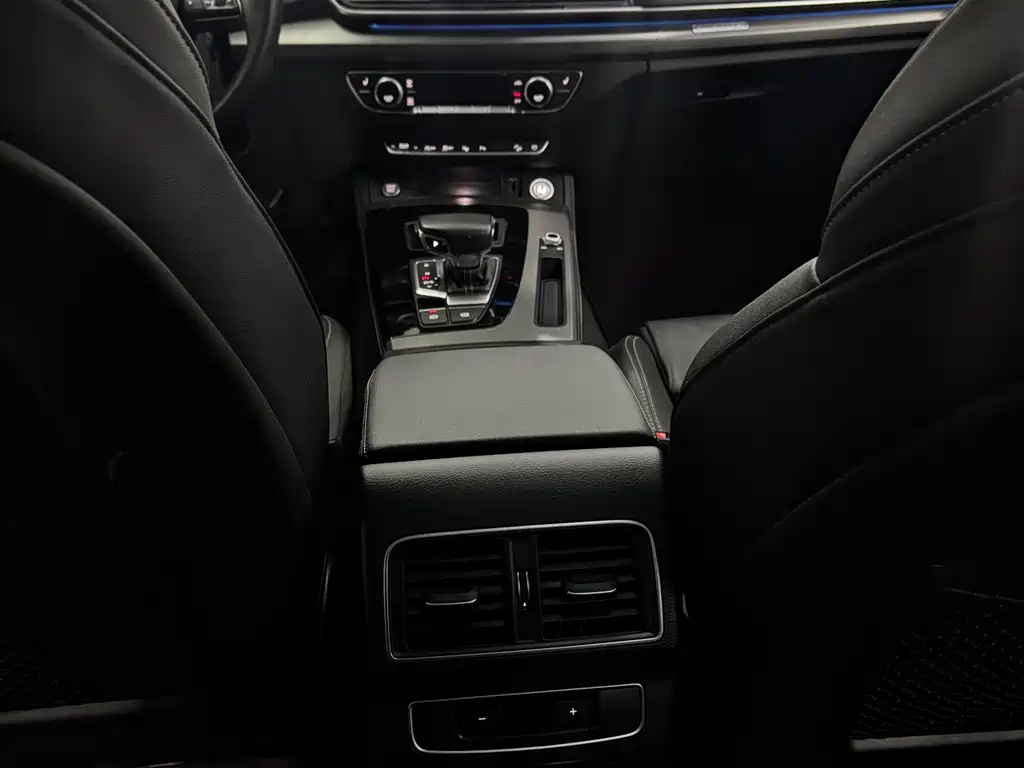Audi Q5L 2022 — фото 10