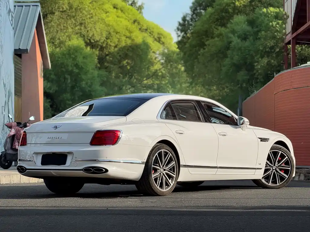 Bentley Flying Spur 2022 — фото 18