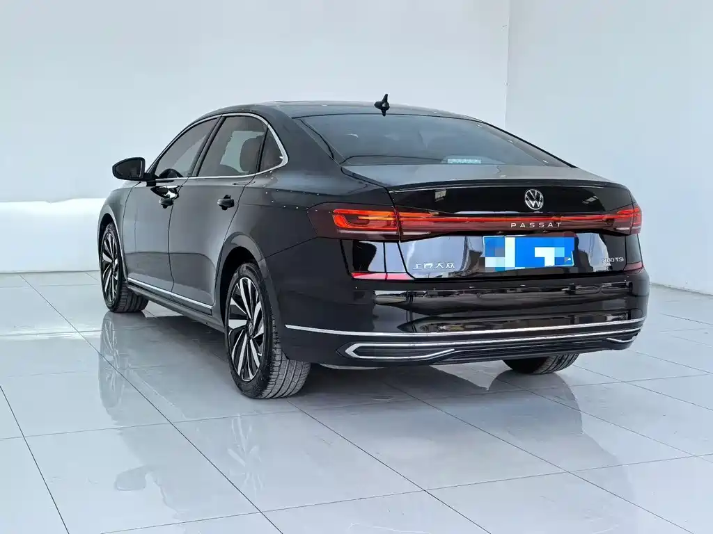 Volkswagen Passat 2024 — фото 13