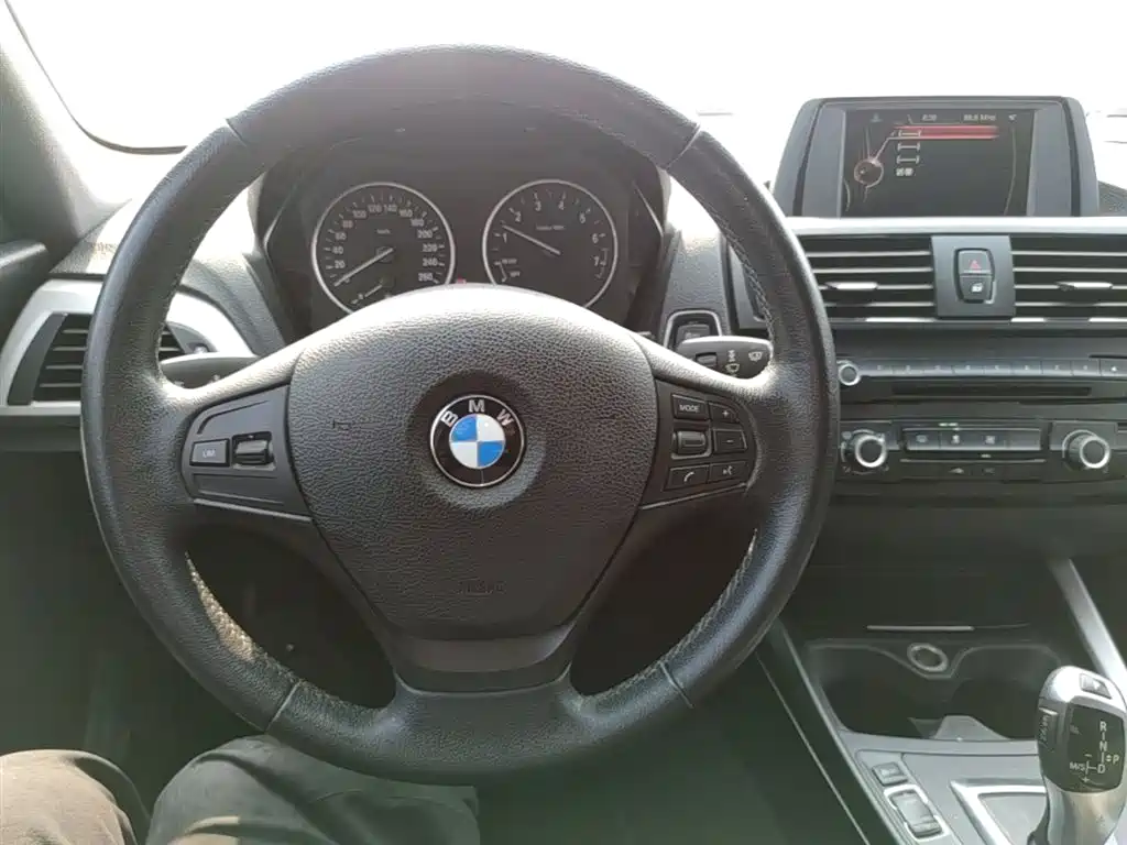 BMW 1 Series 2015 — фото 11