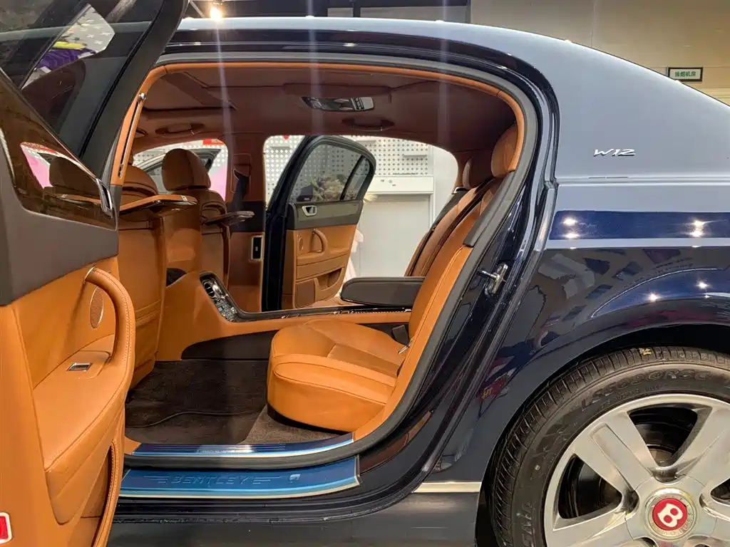 Bentley Flying Spur 2012 — фото 16