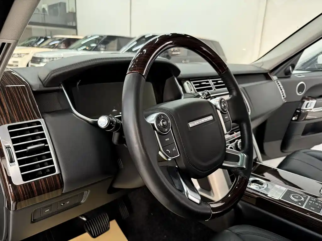 Land Rover Range Rover 2018 — фото 12