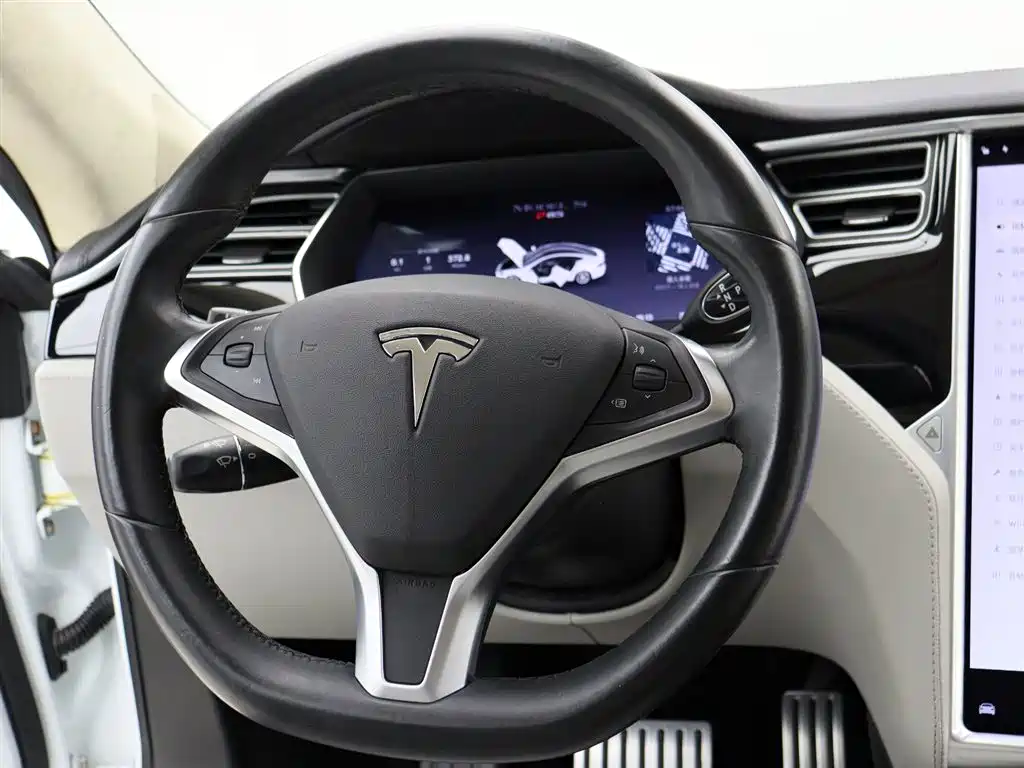 Tesla Model S 2015 — фото 11