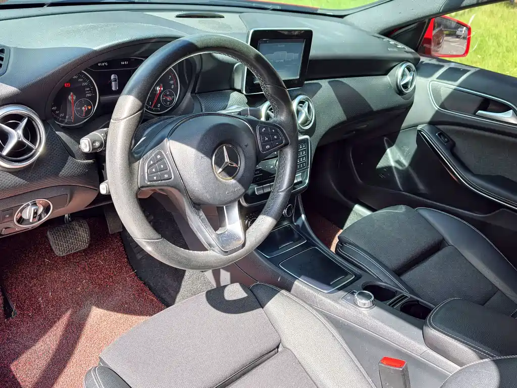 Mercedes-Benz A-Class 2017 — фото 10