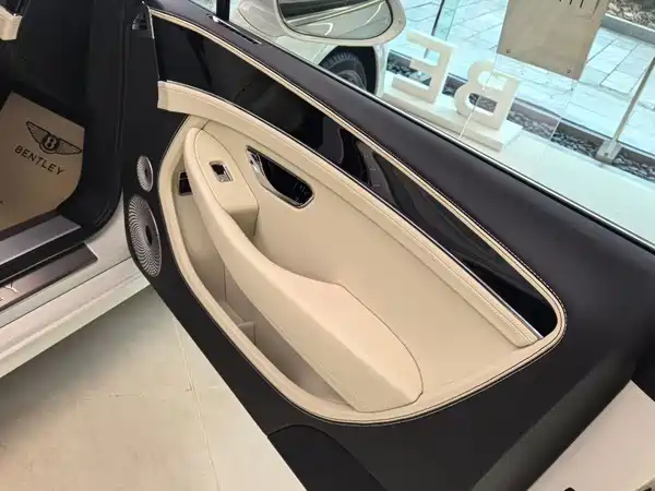 Bentley Continental Plug-In Hybrid 2026