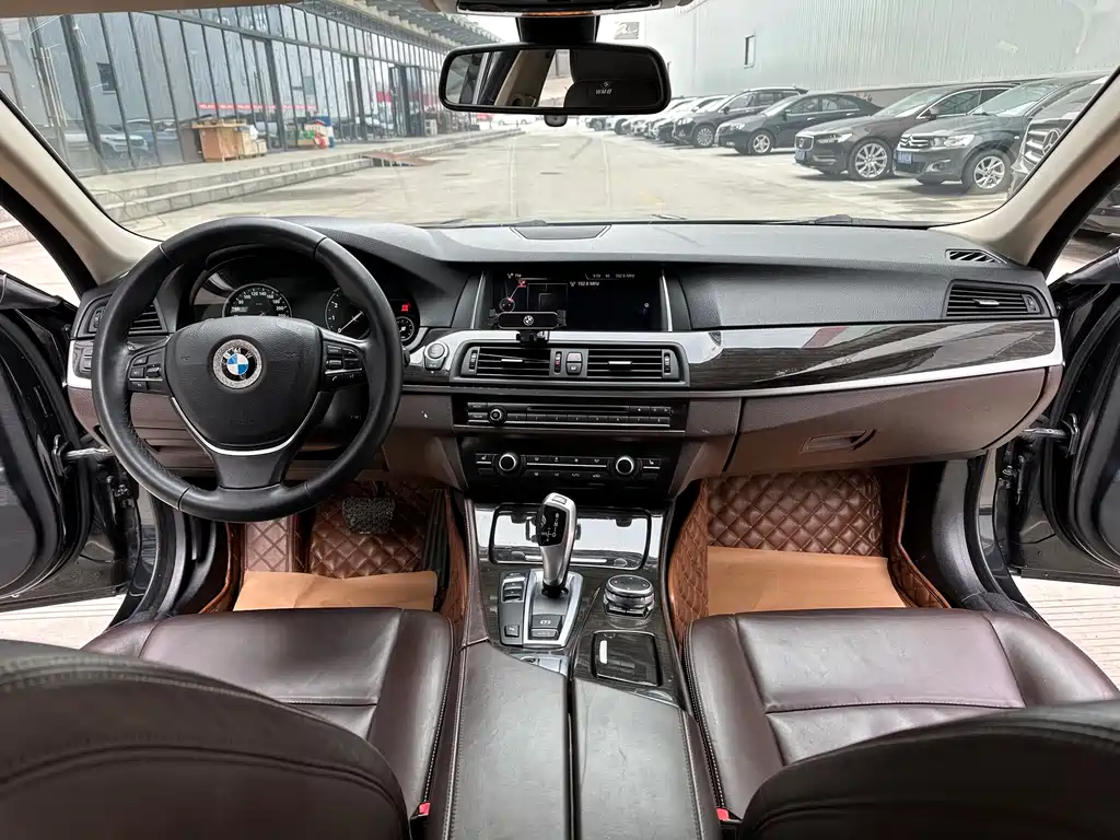 BMW 5 Series 2016 — фото 11