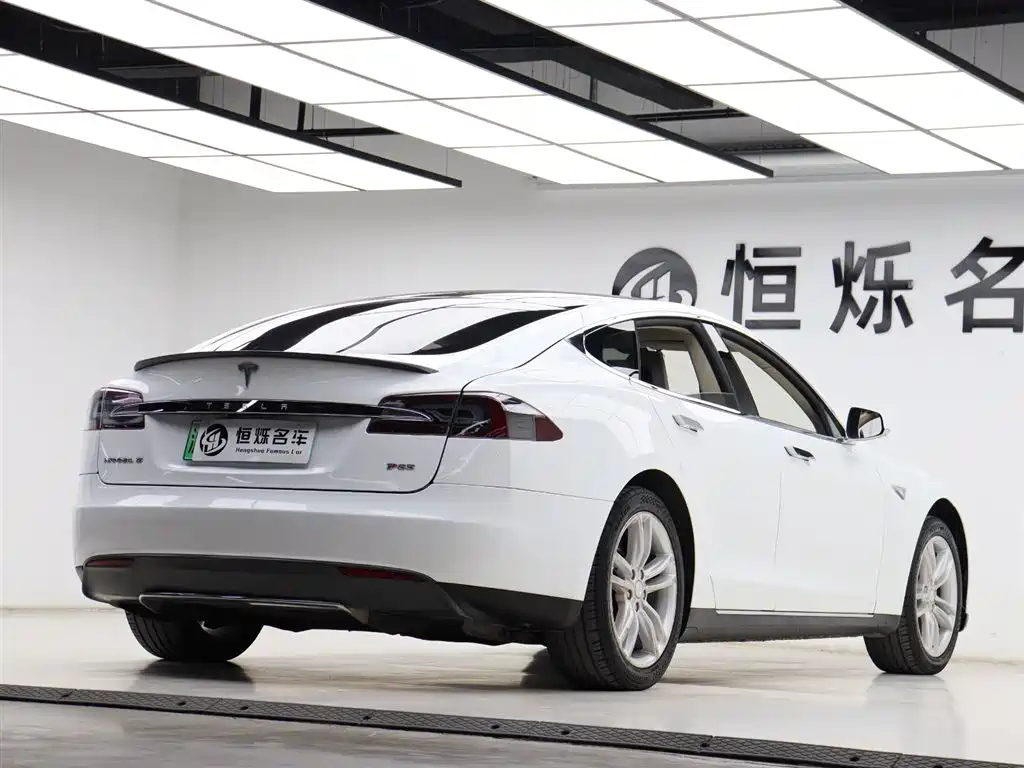 Tesla Model S 2015 — фото 21