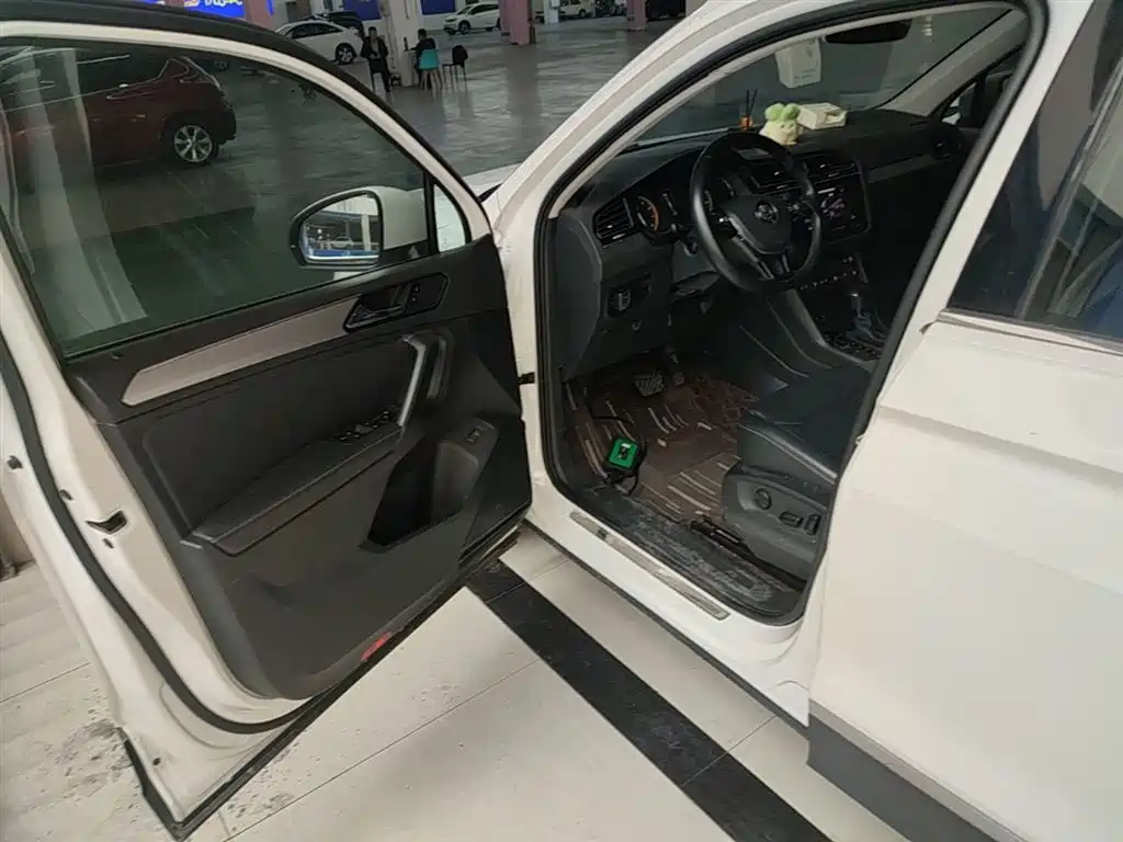 Volkswagen Tiguan L 2020 — фото 16