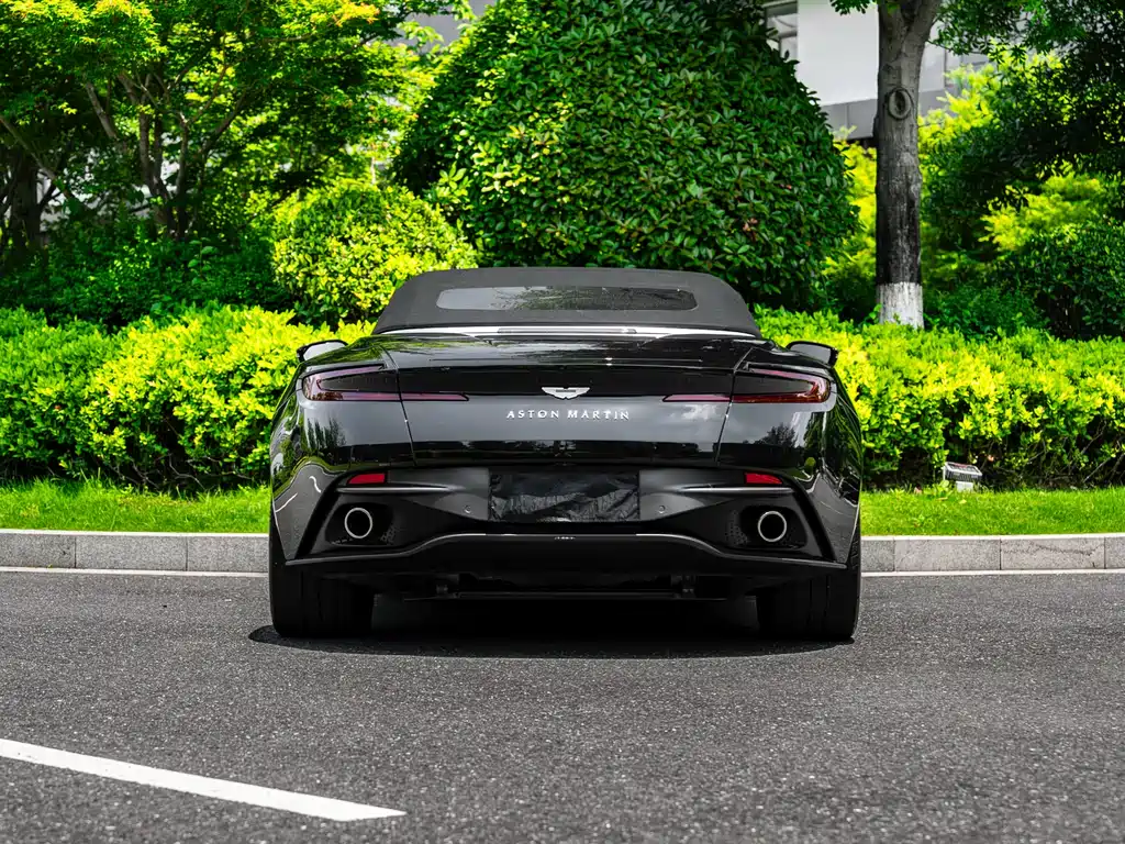 Aston Martin DB11 2023 — фото 20