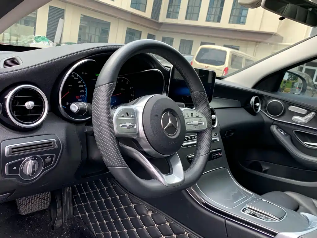 Mercedes-Benz C-Class 2020 — фото 18
