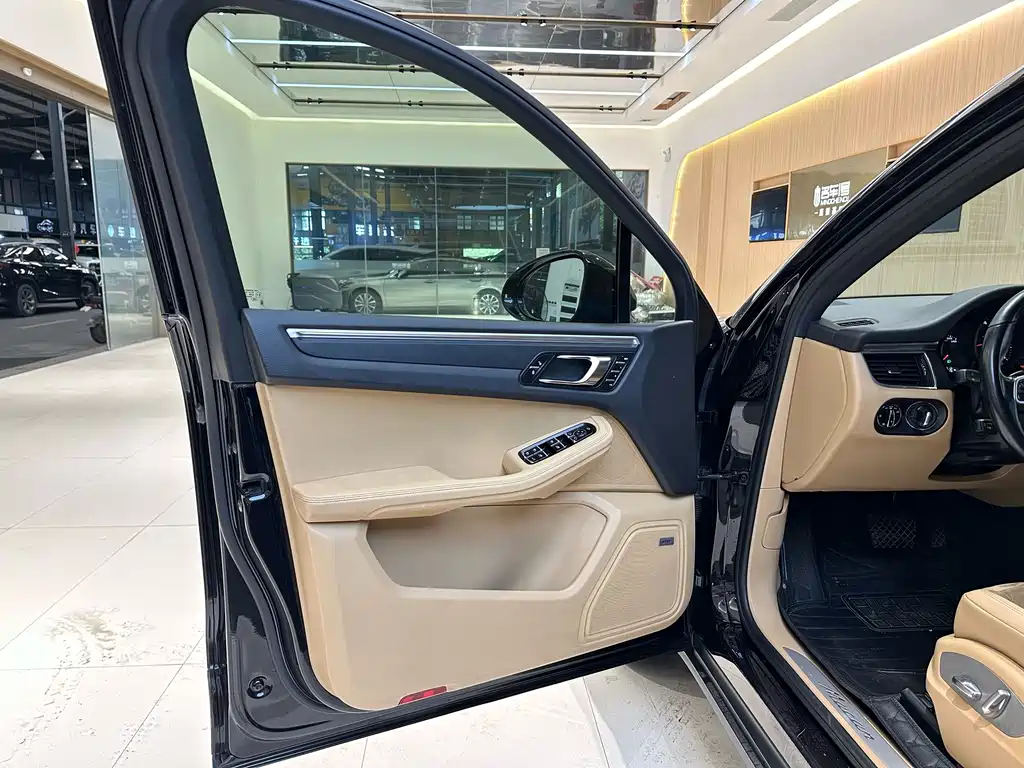 Porsche Macan 2017 — фото 10