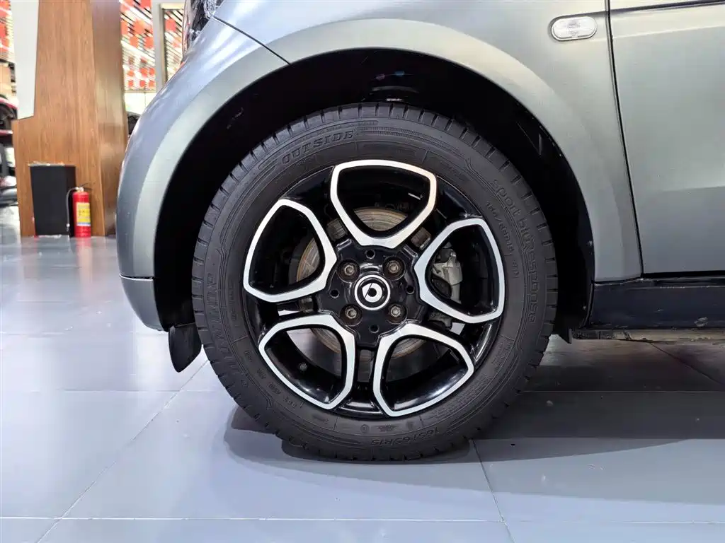 smart Fortwo 2019 — фото 19