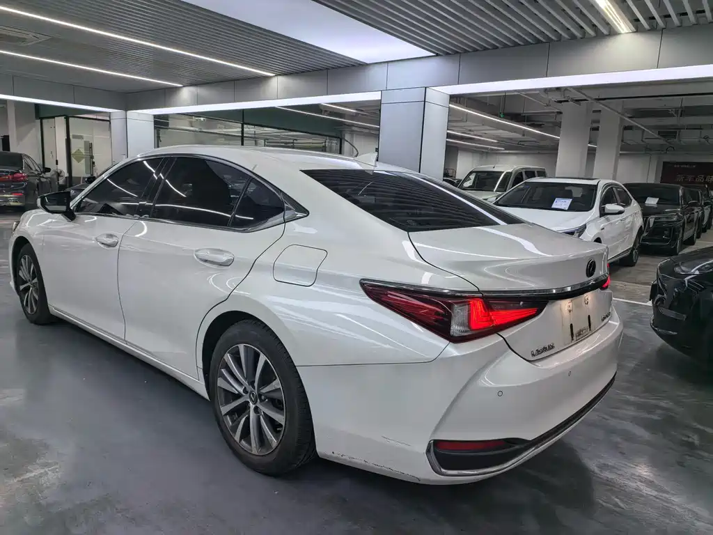 Lexus ES 2018