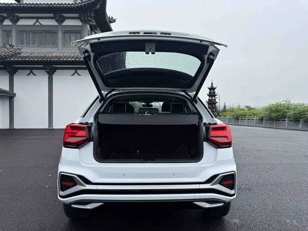 Audi Q2L 2023 — фото 20