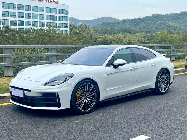 Porsche Panamera 2024