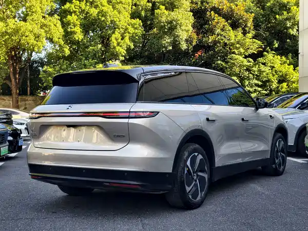 NIO ES8 2023