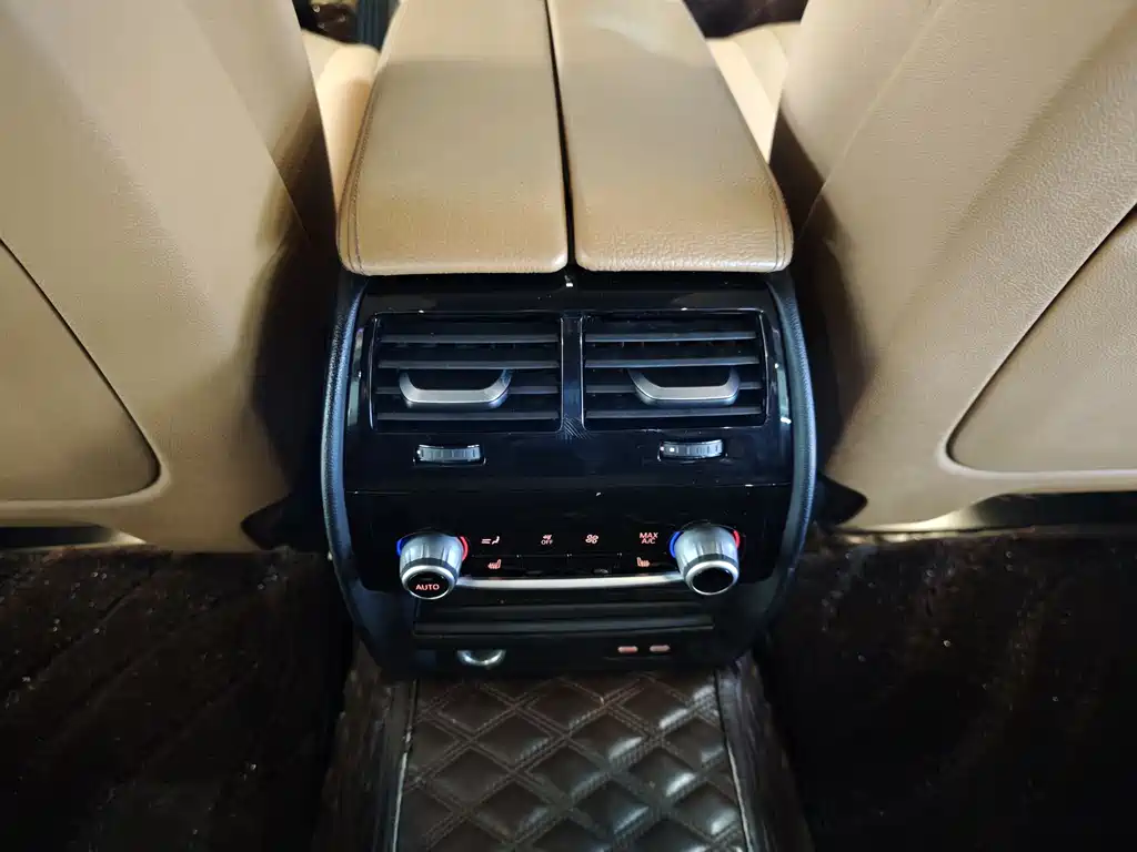 BMW 5 Series 2020 — фото 15