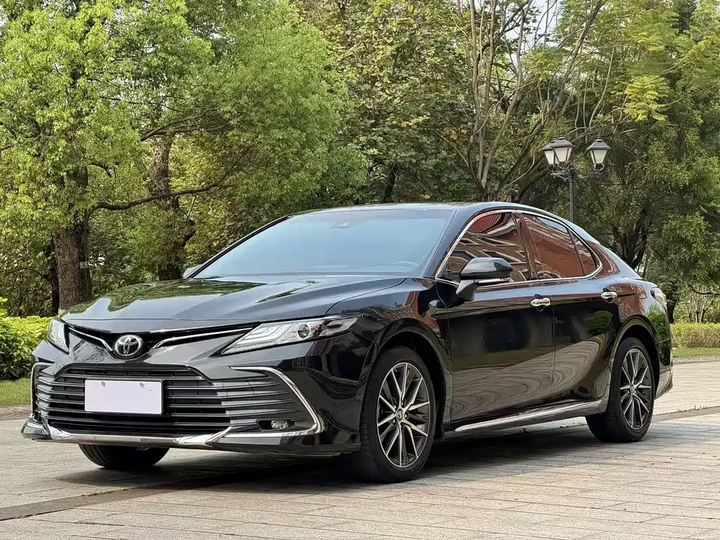 Toyota Camry 2024 — фото 1